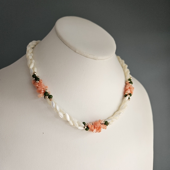 Twisted Mother of Pearl MOP Jade Pink Coral Beaded Vintage Necklace Barrel Clasp - Picture 4 of 11